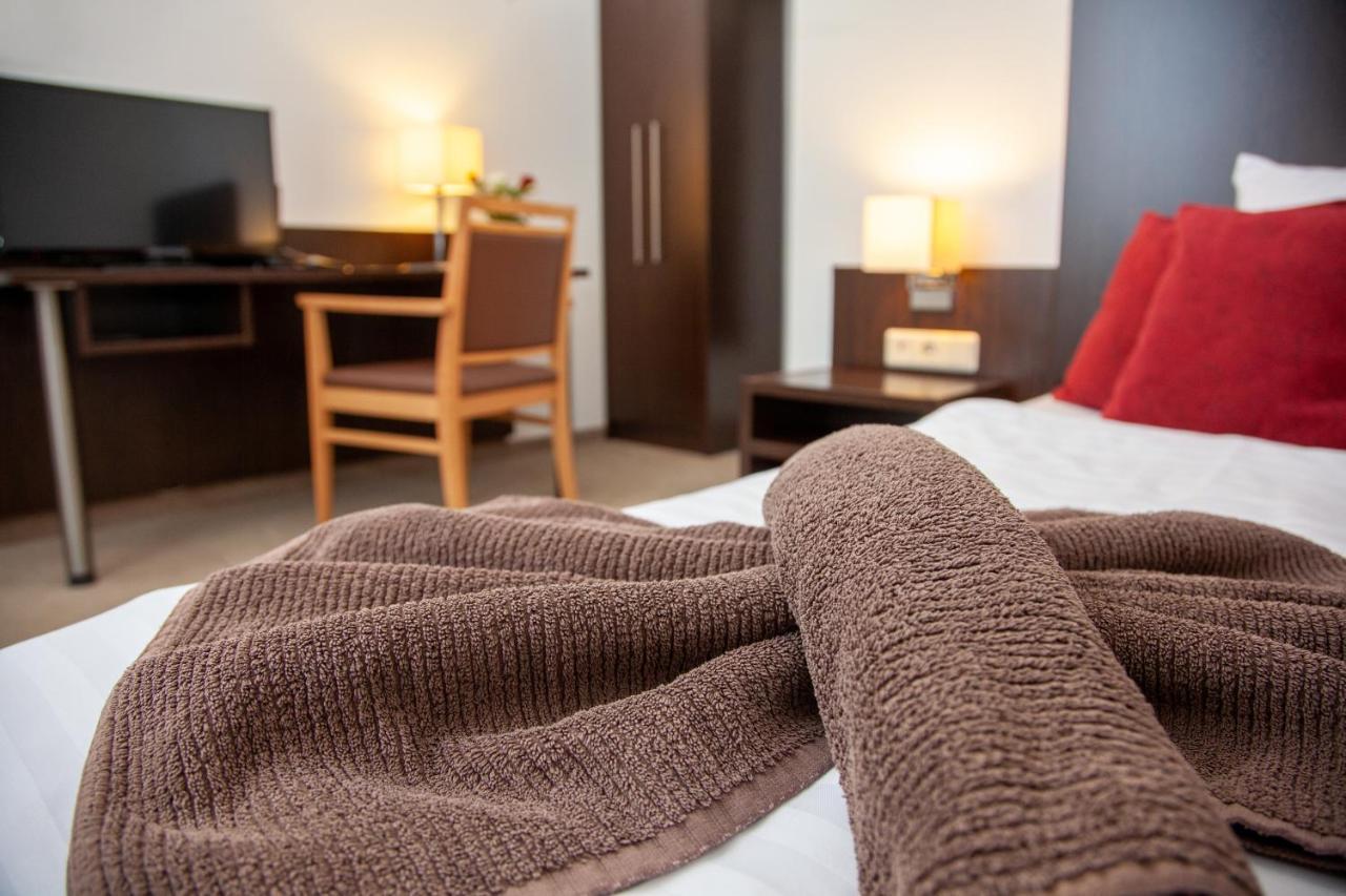Seehotel Zum Loewen Strasen Экстерьер фото
